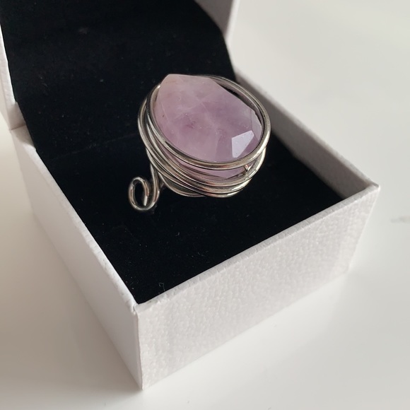 Purple gemstone ring - Picture 2 of 5
